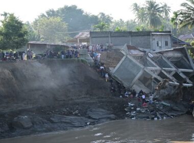 இந்தோனேசியாவில் தொடரும் சோகம் – 248 பேர் உயிரிழப்பு